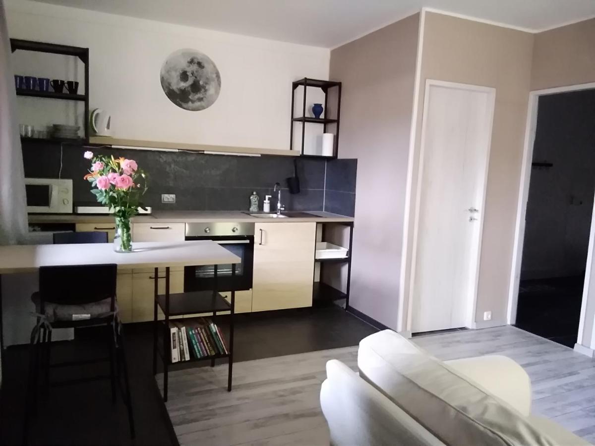 Bee Home Vecsés Exteriör bild
