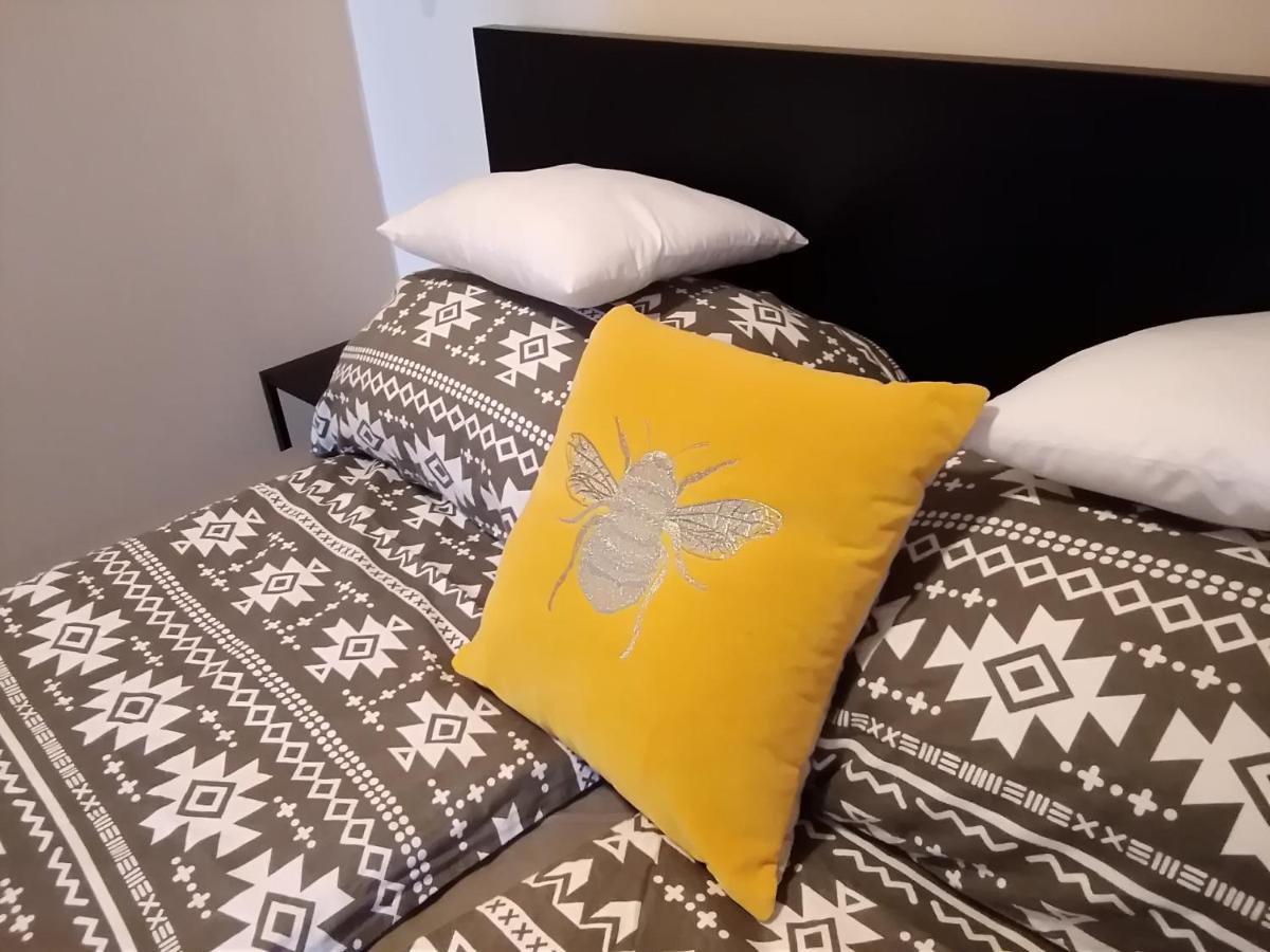 Bee Home Vecsés Exteriör bild