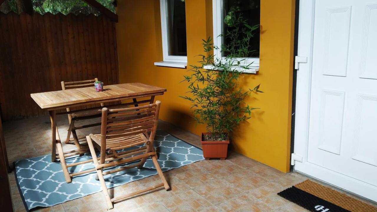 Bee Home Vecsés Exteriör bild